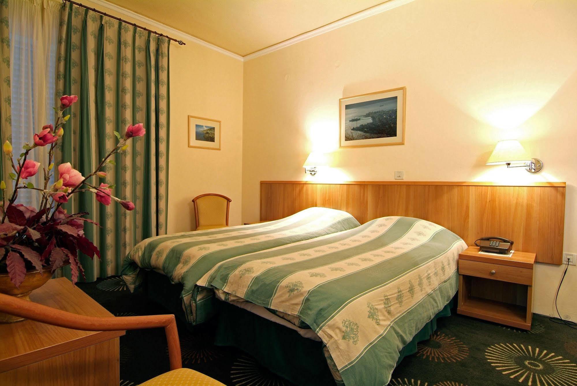 Hotel Kalafati Итеа Екстериор снимка